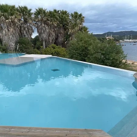 I Peri Aparthotel 3*